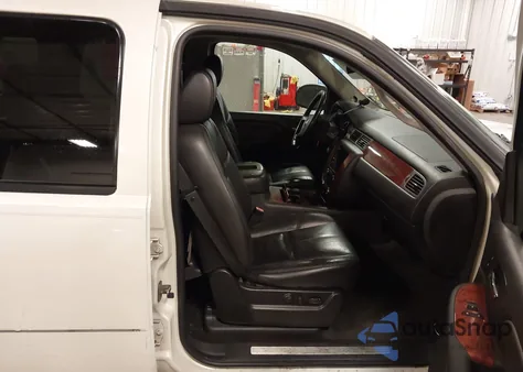 2008 Chevrolet Tahoe Ltz z USA, uszkodzony, nr VIN 1GNFK13018R189875